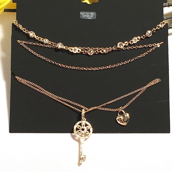 3/$30! GUESS Gold Layered Necklace Lock & Key - Picture 2 of 7